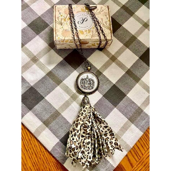 NEW Pumpkin Leopard Tassel Necklace - Picture 6 of 6